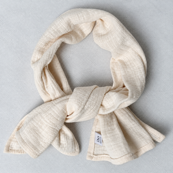Collar Scarf Ostuni – waniliowa męska apaszka z bawełnianego muślinu