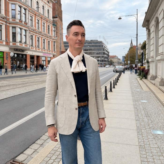 Męska stylizacja z waniliowym Collar Scarf Ostuni