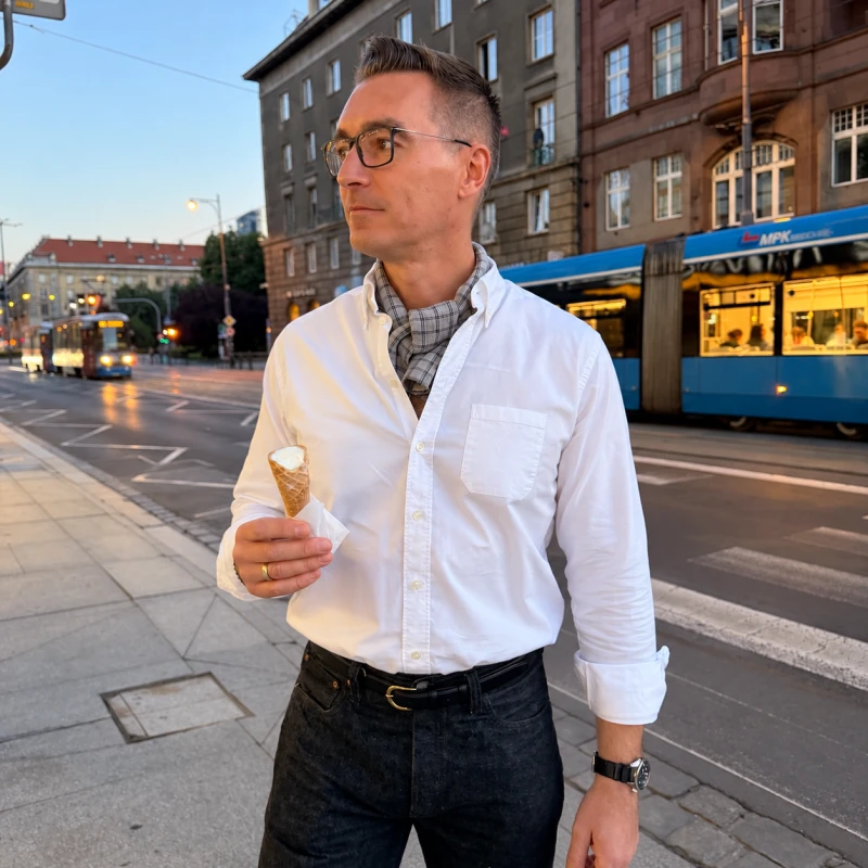Męska swobodna miejska stylizacja z dwustronnym Collar Scarf Asolo w szarą kratę
