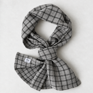 Collar Scarf Asolo – dwustronna męska apaszka z szarego muślinu w kratę
