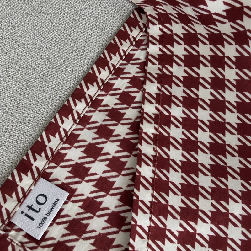 Collar Scarf Erice – detal splotu i wykończenia bawełnianej apaszki