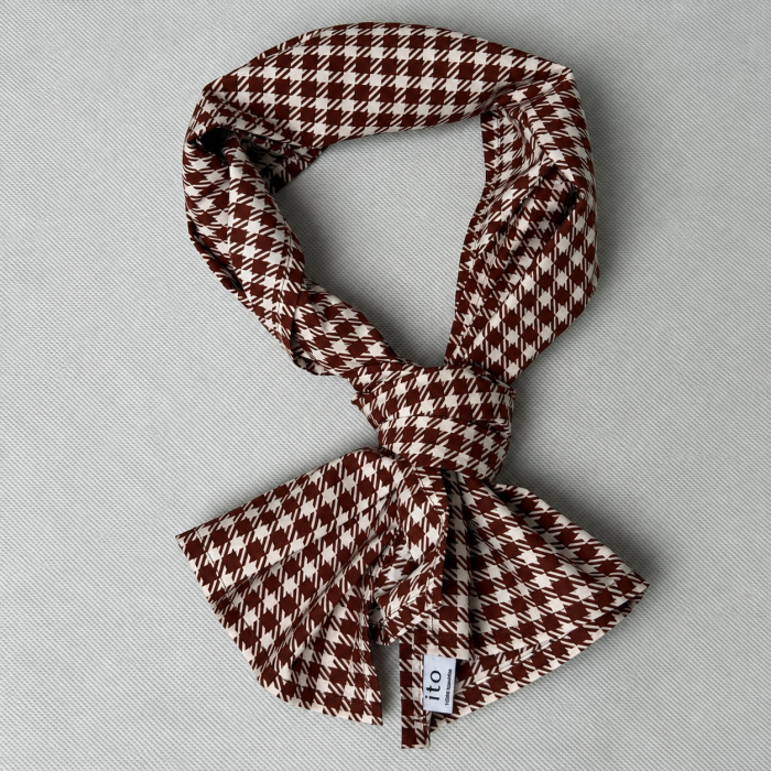 Collar Scarf Erice – męska apaszka w bordowo-białą pepitkę