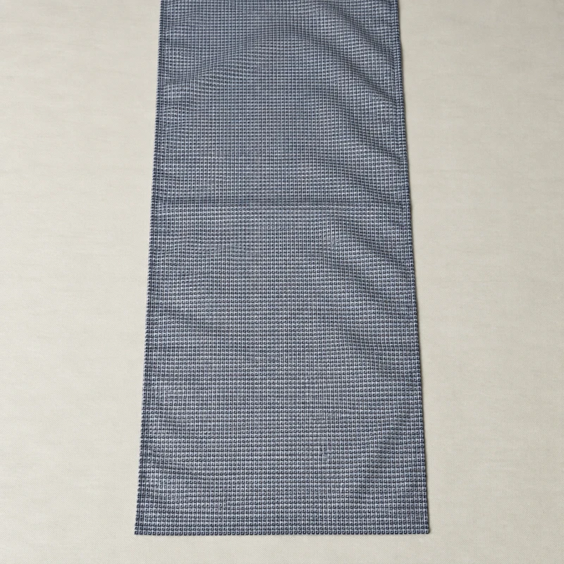 Collar Scarf Orio – rozłożona apaszka męska z drobnym geometrycznym wzorem